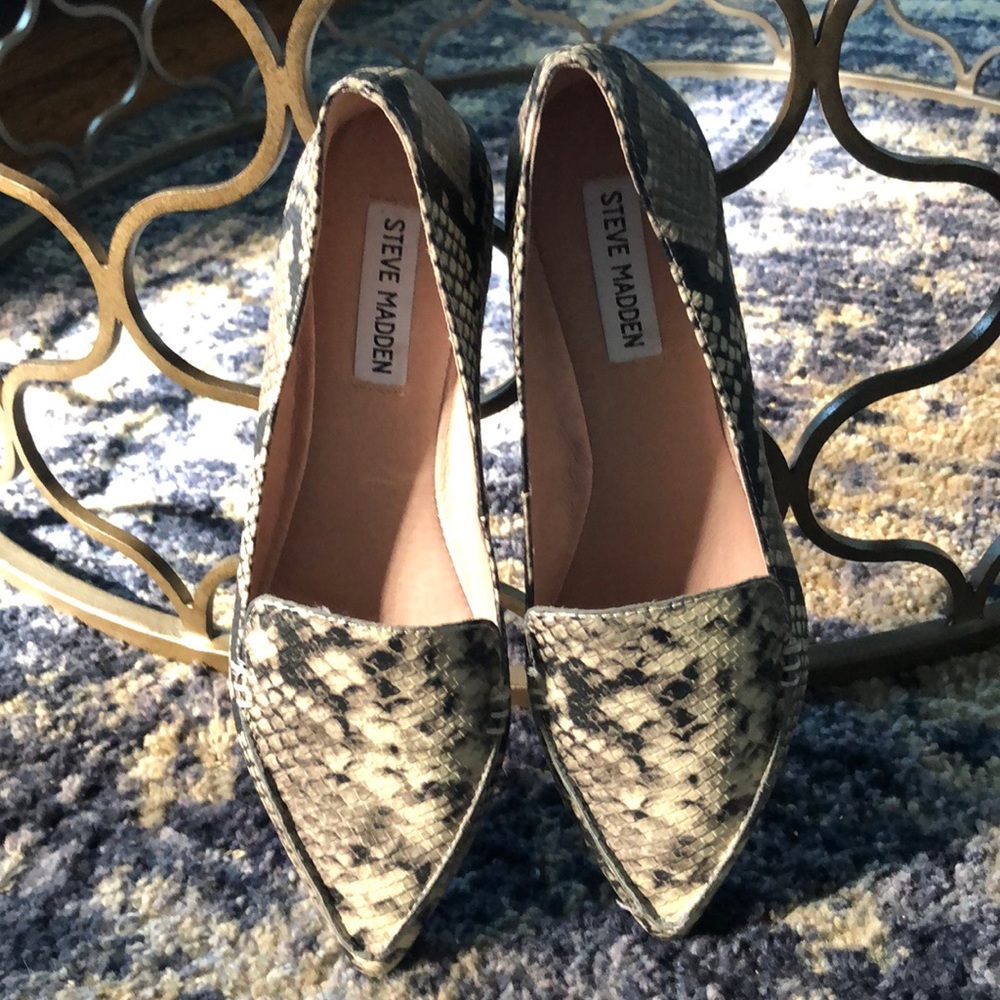 Steve Madden faux snakeskin flats - brand new!!